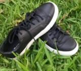 VENDO ZAPATOS UNISEX NEGROS $20