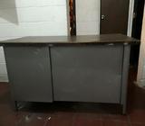 Escritorio Grande de Metal con Gabetas