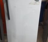 Refrigeradora Semi Nueva Cetron Escarcha