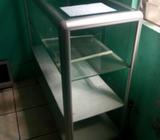 Vitrina en 80 Negiciables Tel. 73192890