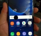 Vendo S7 Edge $175detalle de Punto Negro