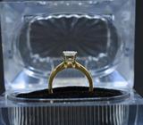 EN MERLIOT VENDO ANILLO ORO 14K, CON CIRCONIAS, GARANTIZADO