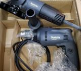 Taladro percutor y mini esmeriladora angular Makita kit MTK0003G