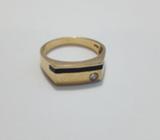 EN MERLIOT VENDO ANILLO ORO 10KT, GARANTIZADO, CON ONIX Y CIRCONIA