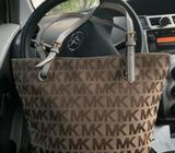 Michael Kors Tote Pequeño